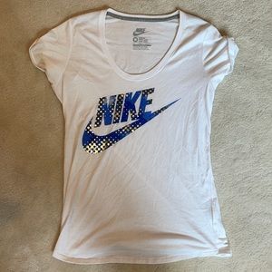 Nike Woman’s white short sleeve tee size M